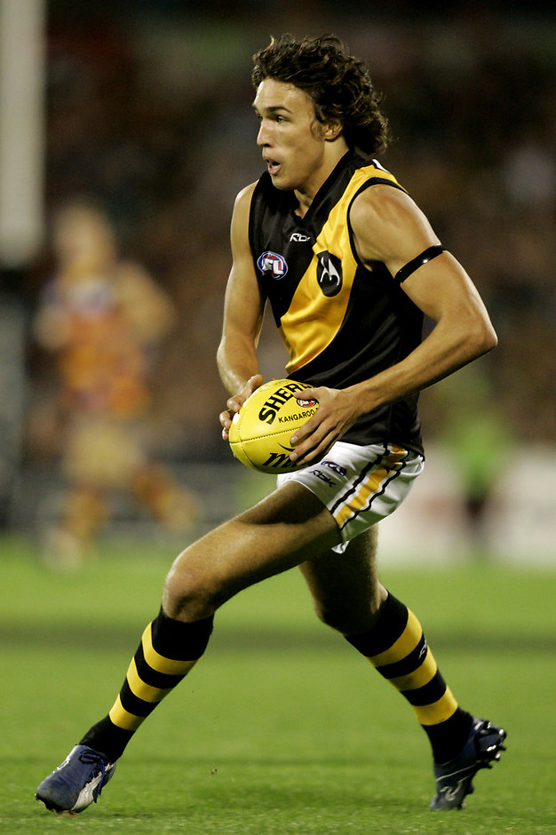 AFL Round 8 - Adelaide v Richmond Shane Edwards in action during the Round 8 AFL match between the Adelaide Crows and Richmond Tigers at AAMI Stadium.